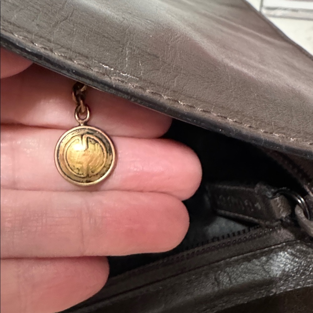 Rare GUCCI. Leather shoulder bag with card - Picture 12 of 15